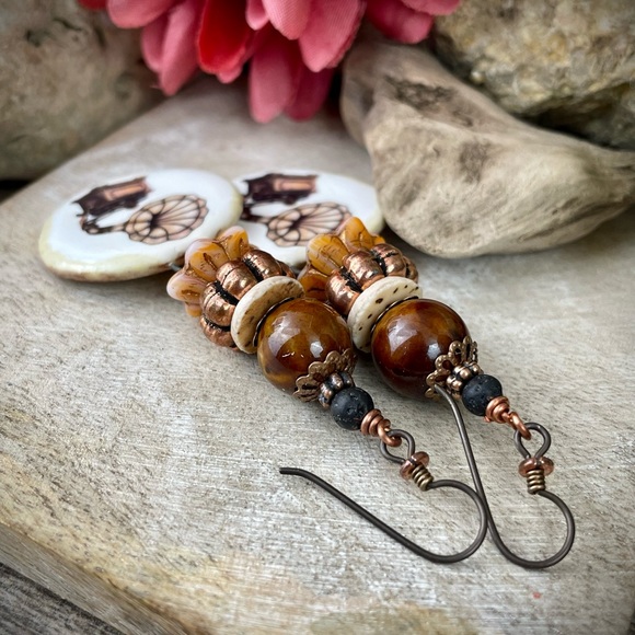 Musical ceramic charm earrings, vintage gramophone earrings, phonograph earrings - Picture 6 of 6